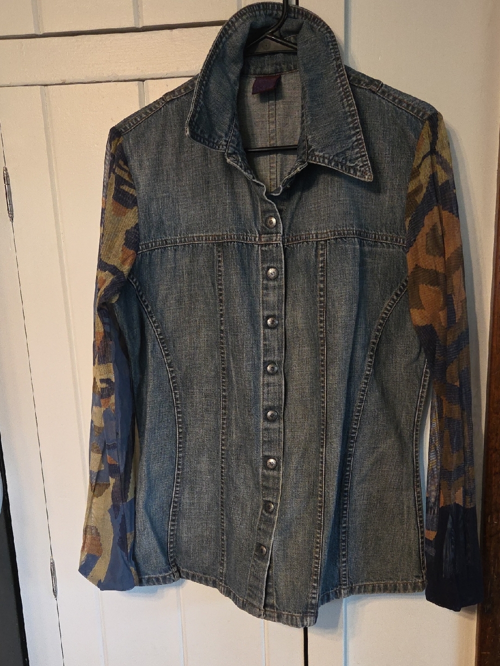 Lagatte Vintage Women’s Denim Jacket with Patterned Sleeve Panels - B